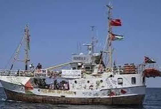 الاحتلال يهاجم سفينة حنضلة