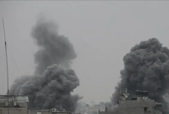الاحتلال يدمر أبراج بغزة