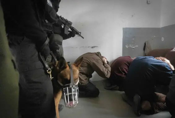 الأسرى بسجون الاحتلال