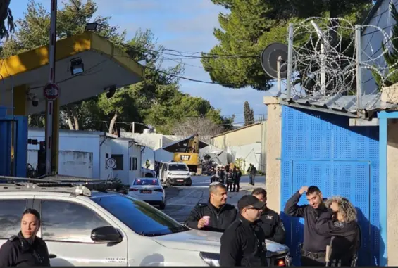 الاحتلال بدء في هدم مقار الأونروا في القدس