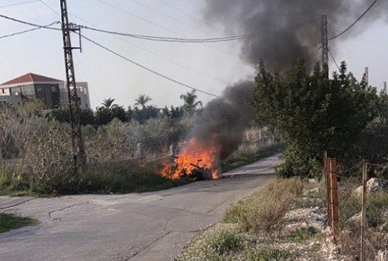 قصف مركبة في جنوب لبنان من قبل الاحتلال