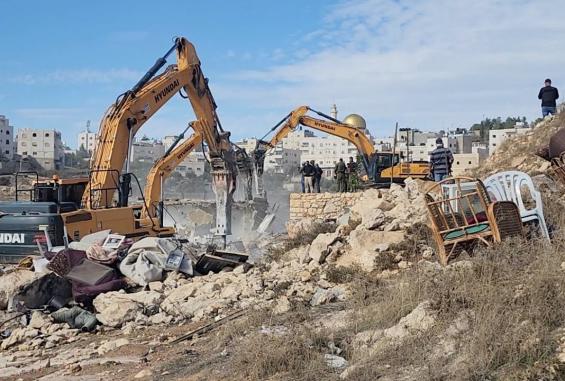 جرافات الاحتلال تهدم منزل فلسطيني في مدينة القدس المحتلة