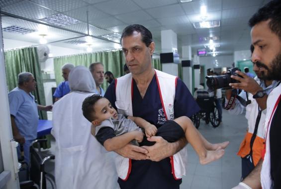 الدكتور أحمد مهنا مدير مستشفى العودة