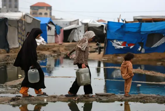 الشتاء يفاقم الأزمة الإنسانية في غزة بشكل "خاص" للأطفال والمسنين