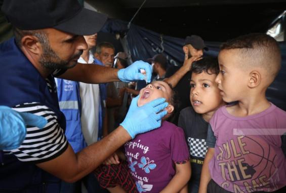 تطعيم أطفال غزة ضد الأمراض