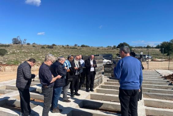 الاحتلال يبدأ بدفن موتاه في مقبرة استيطانية غرب سلفيت