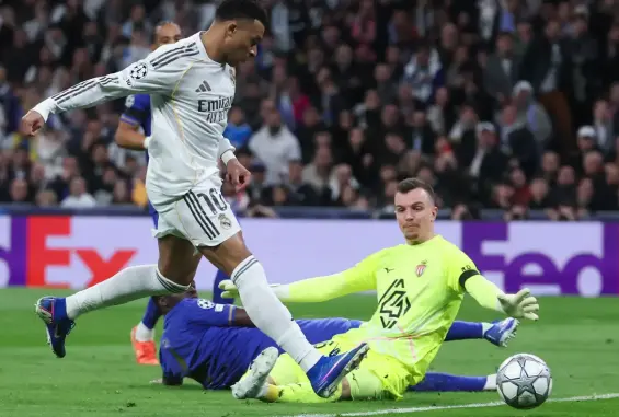 ريال مدريد يكتسح موناكو بسداسية ويستعيد بريقه في دوري الأبطال