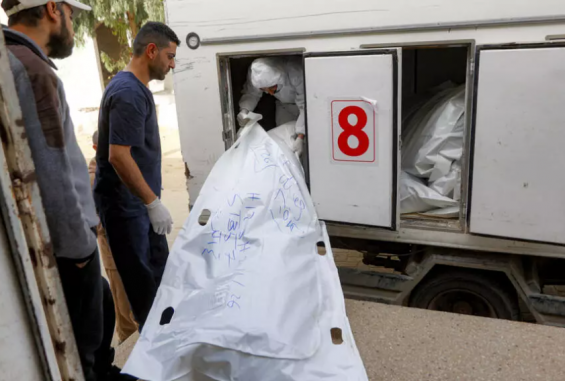 تسليم جثامين شهداء فلسطينيين