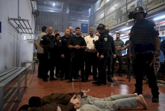 الإرهابي بن غفير يسعى لإعدام الأسرى الفلسطينيين