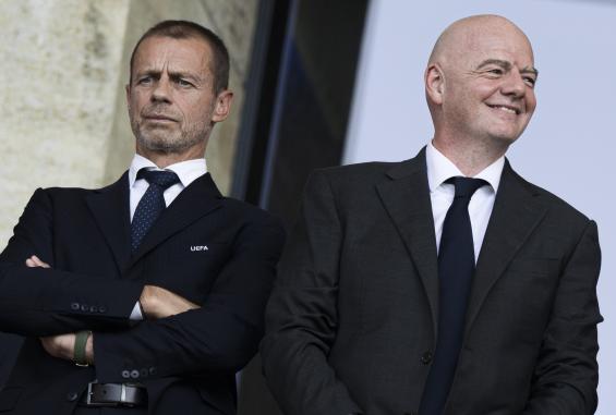 السويسري جياني إنفانتينو و السلوفيني ألكسندر تشيفرين