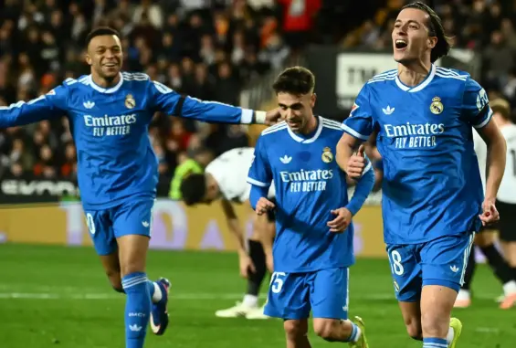 ريال مدريد يواصل مطاردة الصدارة بثنائية في فالنسيا