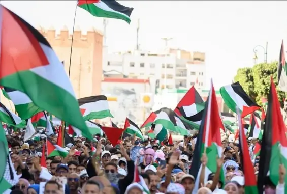 وقفة حاشدة في الرباط تندد بحصار غزة وتطالب بإدخال المساعدات