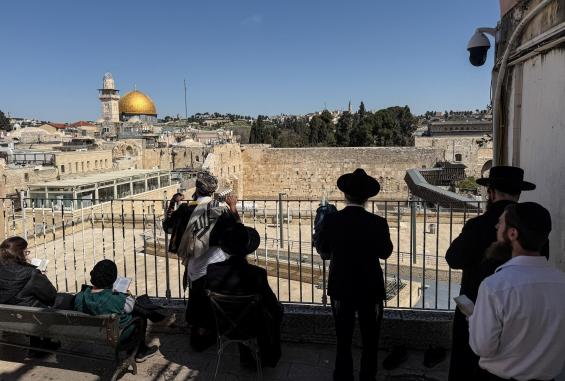 الاحتلال يواصل إغلاق المسجد الأقصى ومنع وصول المصلين له في شهر رمضان لليوم الثامن عشر على التوالي