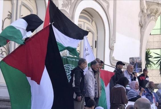 وقفة في تونس تنديدا بإغلاق الاحتلال للمسجد الأقصى