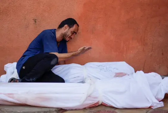 وداع مؤثر لشهداء في غزة