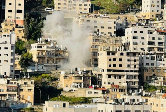 الاحتلال يفجّر منزل عائلة الشهيد محمود العقاد في نابلس