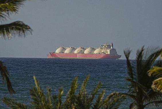 السعودية تضغط على واشنطن لرفع حصار الموانئ الإيرانية خشية اتساع رقعة التهديدات البحرية