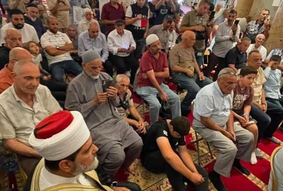 مئات الفلسطينيين يحيون ذكرى المولد النبوي في المسجد الأقصى وسط تضييقات الاحتلال