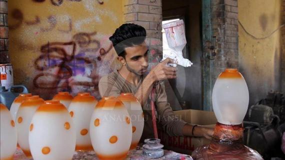 صناعة الزجاج في مصر حرفة تأبي الانكسار.