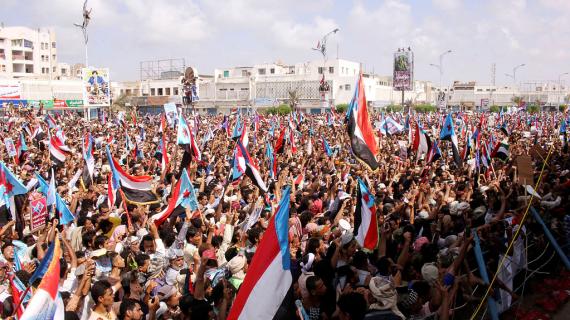 اليمن: الآلاف يتظاهرون ضد الحكومة في عدن ويطالبون بتمثيل وطني للجنوب