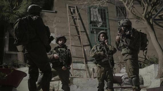 اعتقالات ومداهمات وإغلاق "داري نشر" ومعملا بالضفـة