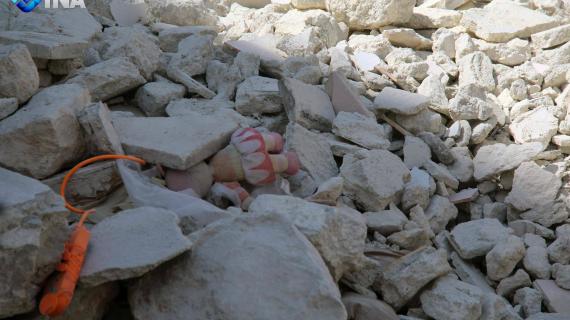 شهداء وجرحى جراء الغارات الجوية على مدينة إدلب