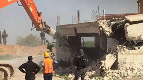 جرافات الاحتلال تهدم منزلًا في بلدة كفر قاسم