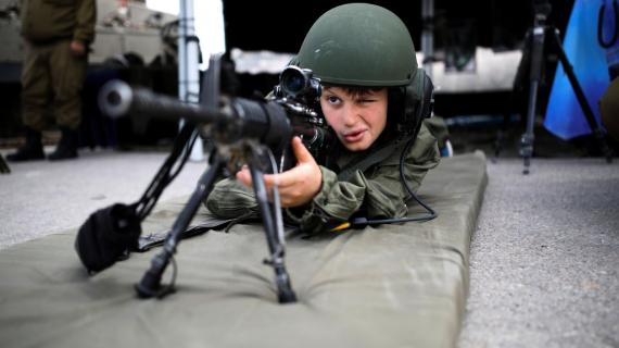 ثقافة الاحتلال الإرهابية وتعليم الأطفال السلاح والتحريض على القتل