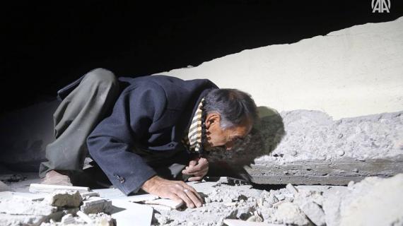 صور من آثار الزلزال القوي الذي ضرب شمالي العراق مساء أمس