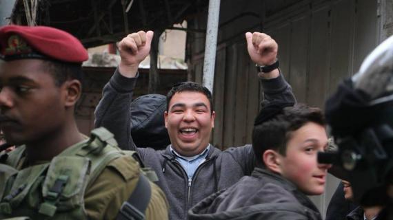 انتشار مكثف للمستوطنين وقوات الاحتلال بالبلدة القديمة بمدينة #الخليل