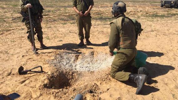 مكان سقوط الصاروخين اللذين أطلقا من سيناء في منطقة فتوحة جنوب فلسطين المحتلة