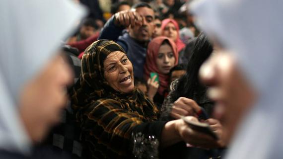 معاناة المواطنين على معبر رفح