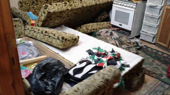 قوات الاحتلال اقتحمت فجر اليوم منزل المحلل السياسي هشام الشرباتي في الخليل وعاثت فيه خرابا