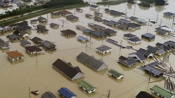 مقتل العشرات وأوامر بإخلاء نحو مليوني شخص إثر فيضانات اجتاحت غربي اليابان