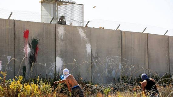 المواجهات التي اندلعت عقب قمع قوات الاحتلال لمسيرة بلعين غرب رام الله اليوم