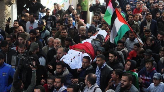 جماهير شعبنا تُشيع جثمان الشهيدة الترامسي