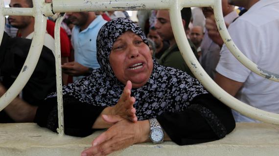 معاناة المسافرين في معبر رفح البري