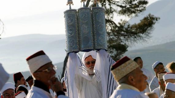الفلسطينيون السامريون ينهون طقوس عيد "الفسح "