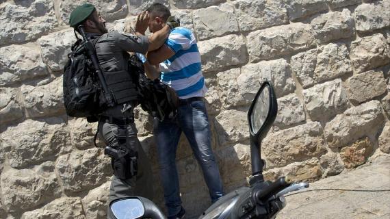 الاحتلال يواصل جرائمه ويعتدي على فلسطيني في منطقة باب الأسباط