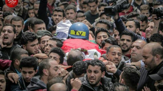 مخيم جباليا يُشيع جثمان الشهيد الصحفي أحمد أبو حسين