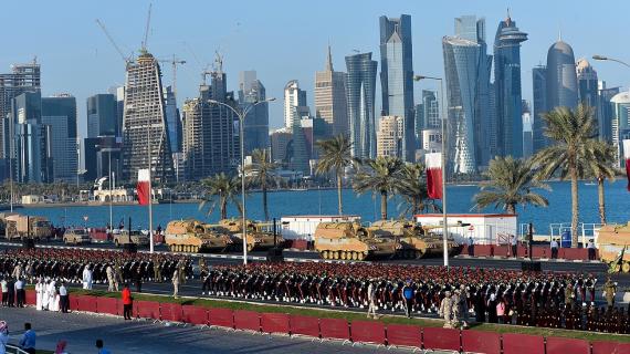 قطر تحيي يومها الوطني بأضخم عرض عسكري في تاريخها