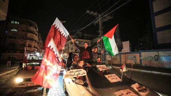 مشجعو المنتخب القطري في غزة يحتفلون بحصوله على بطولة كأس آسيا