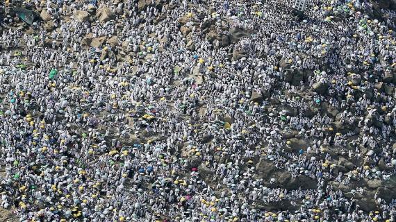 توافد الحجاج لعرفات لأداء الركن الأعظم