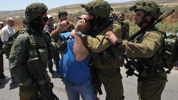 جيش الاحتلال يقمع فعاليات سلمية تضامنية مع الأسرى بالضفة الغربية المحتلة