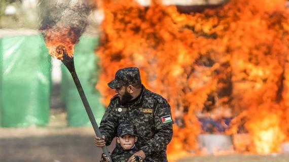 داخلية غزة تُخرج دورات تخصصية ضمن فوج "العزيمة والتحدي"