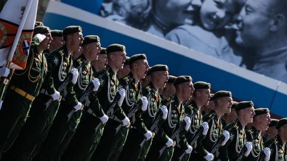 عروض عسكرية مختلفة في روسيا