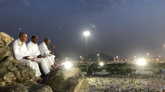 حجاج بيت الله الحرام على جبل عرفات