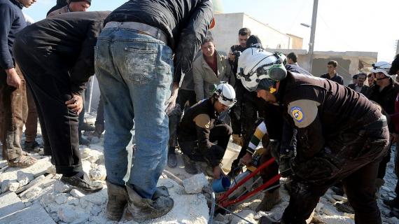 استشهاد 3 مدنيين وإصابة آخرين جراء غارات جوية بالصواريخ على مدينة زملكا بريف دمشق