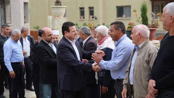 قيادات وطنية داخل فلسطين المحتلة تزور عوائل شهداء بلدة سخنين في ذكرى يوم الأرض