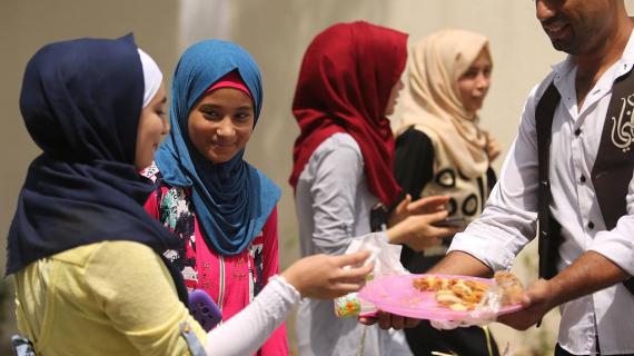 أجواء من الفرحة والاحتفالات بمناسبة الإعلان عن نتائج الثانوية العامة في غزة